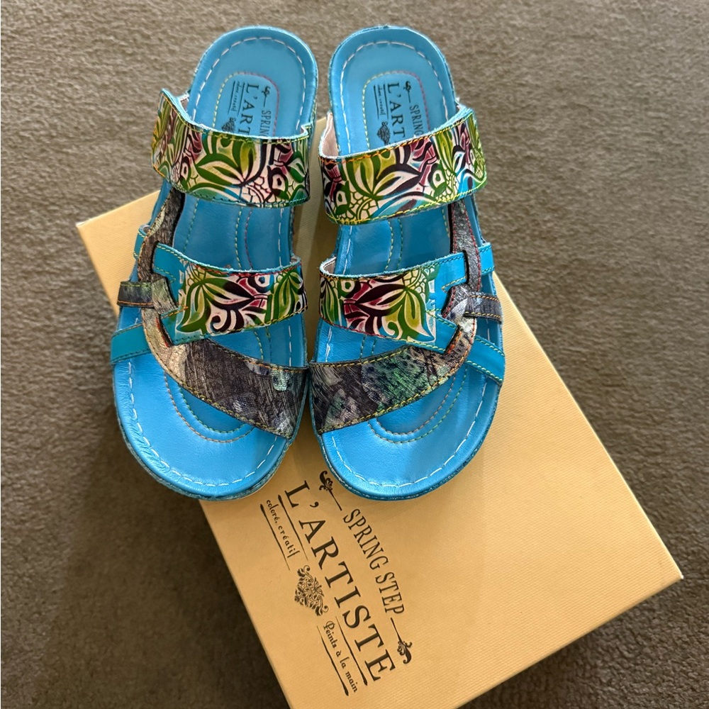 L’Artiste Aqua Sandals